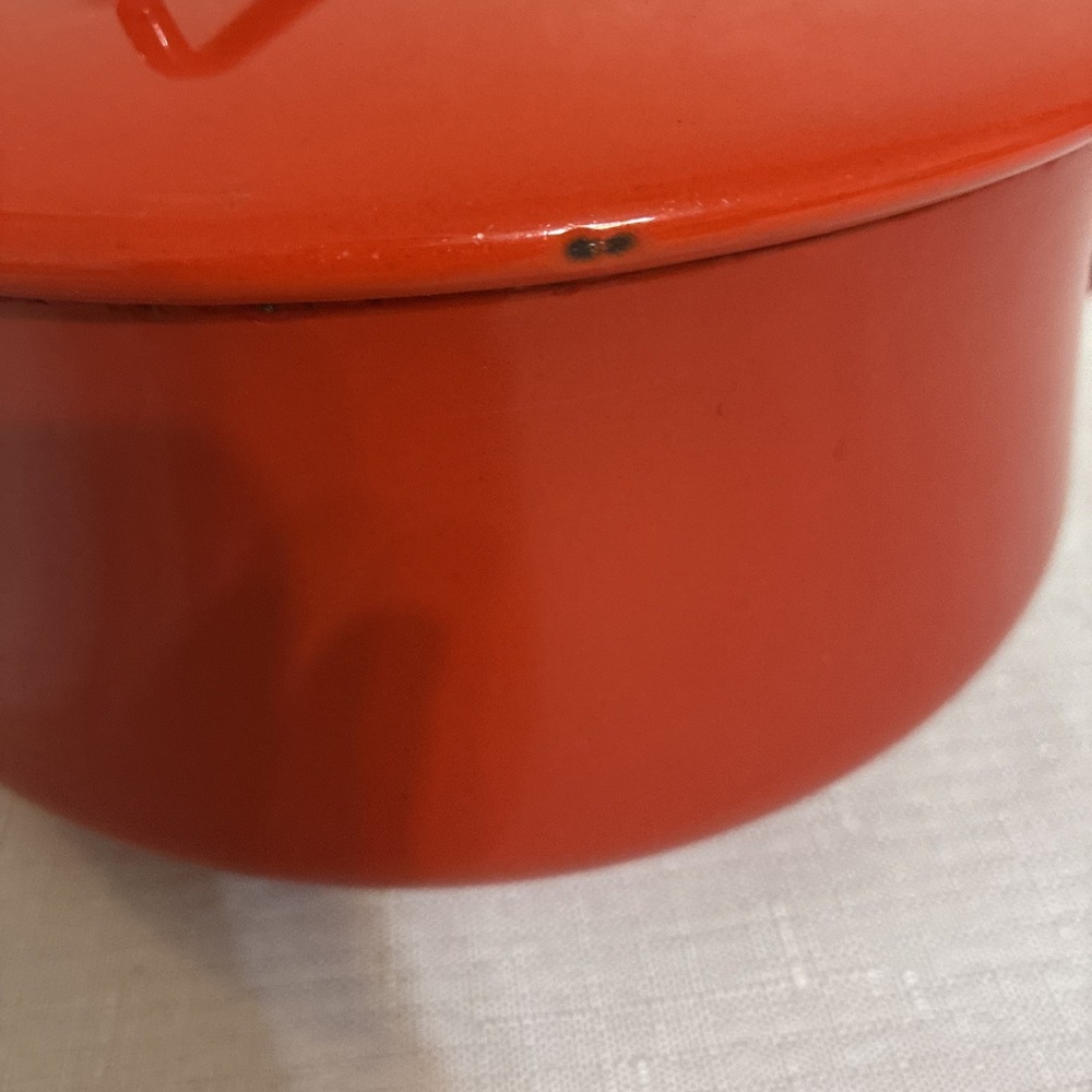 Vintage MCM Dansk 2 QT Red Enamel Kobenstyle Dutch Oven Pot With Trivet Lid - Picture 10 of 14